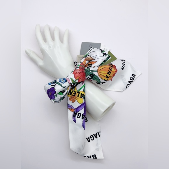 NWT 100% Authentic Gucci X Balenciaga Floral Print Silk Scarf - Picture 7 of 11